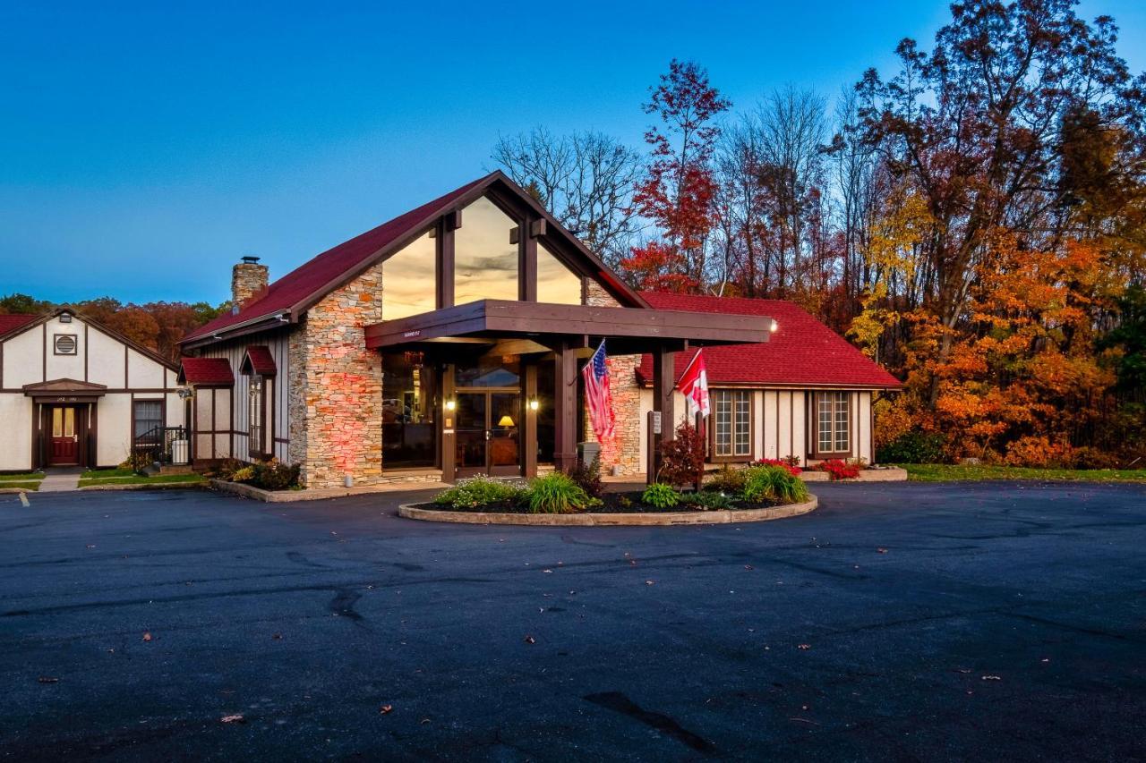 Red Roof Inn & Suites Hazleton Exterior foto