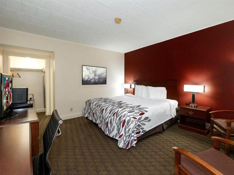 Red Roof Inn & Suites Hazleton Exterior foto