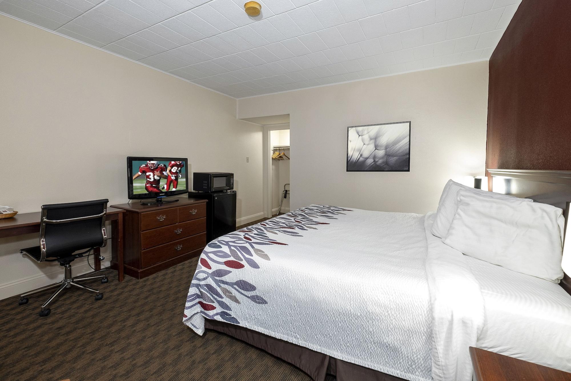 Red Roof Inn & Suites Hazleton Exterior foto