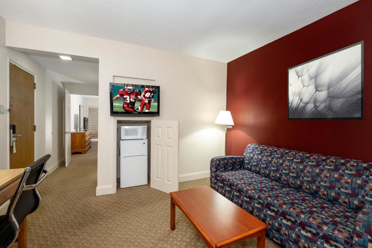 Red Roof Inn & Suites Hazleton Exterior foto