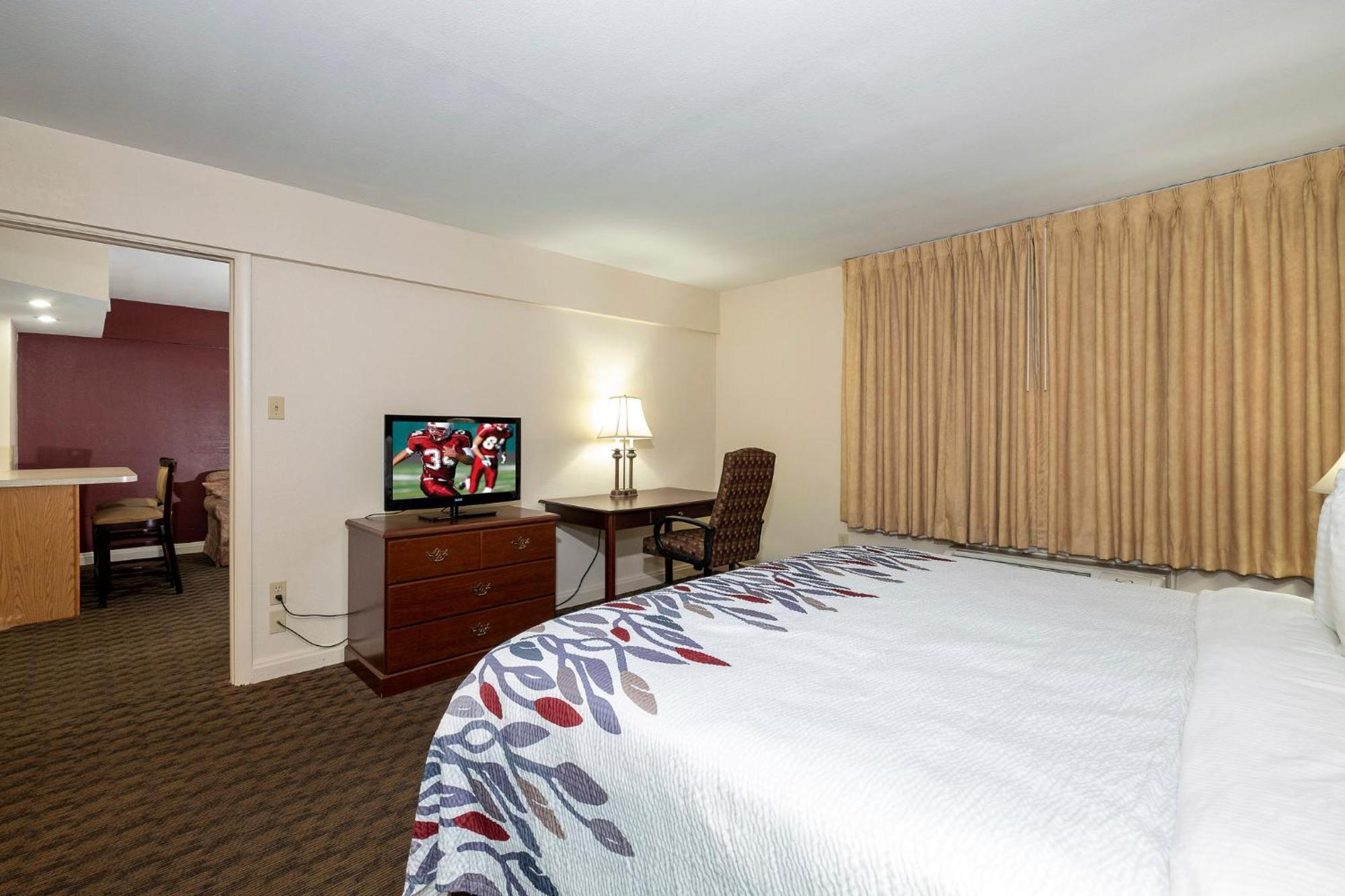 Red Roof Inn & Suites Hazleton Exterior foto