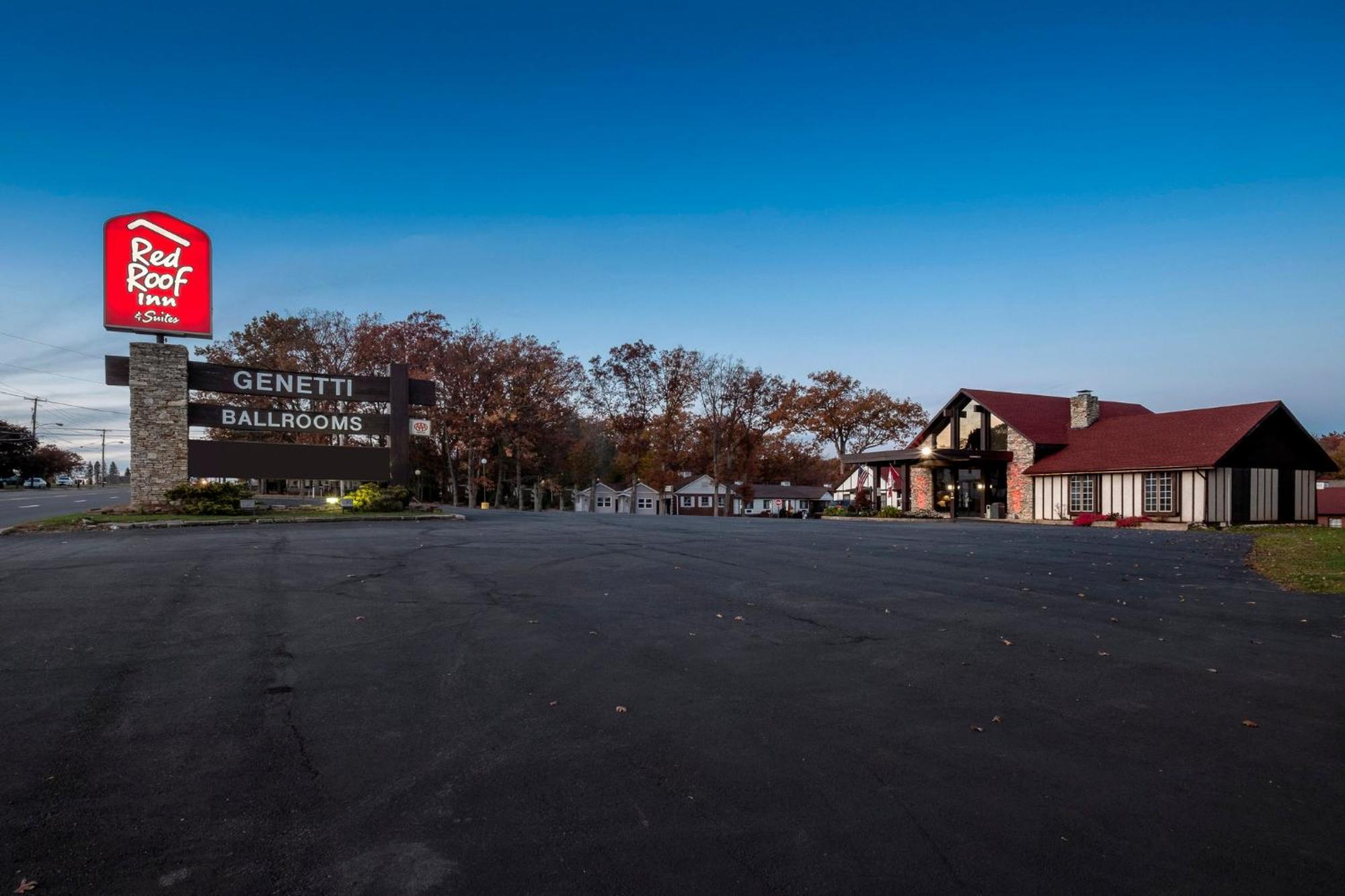 Red Roof Inn & Suites Hazleton Exterior foto